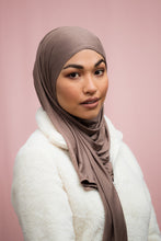 Load image into Gallery viewer, The Relaxed Caramel Jersey Hijab
