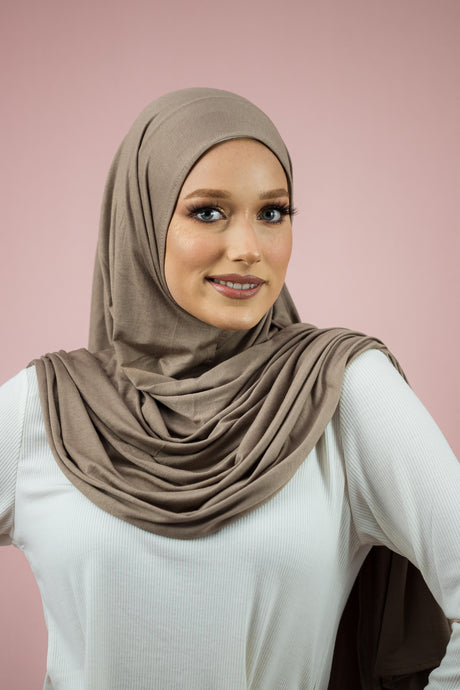 The Instant Looped Mocha Jersey by Suriah Scarves
